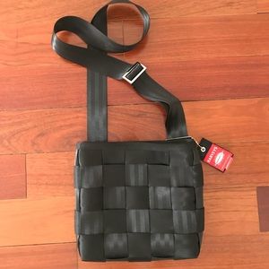 Harvey’s Seatbelt Black Crossbody Bag EUC